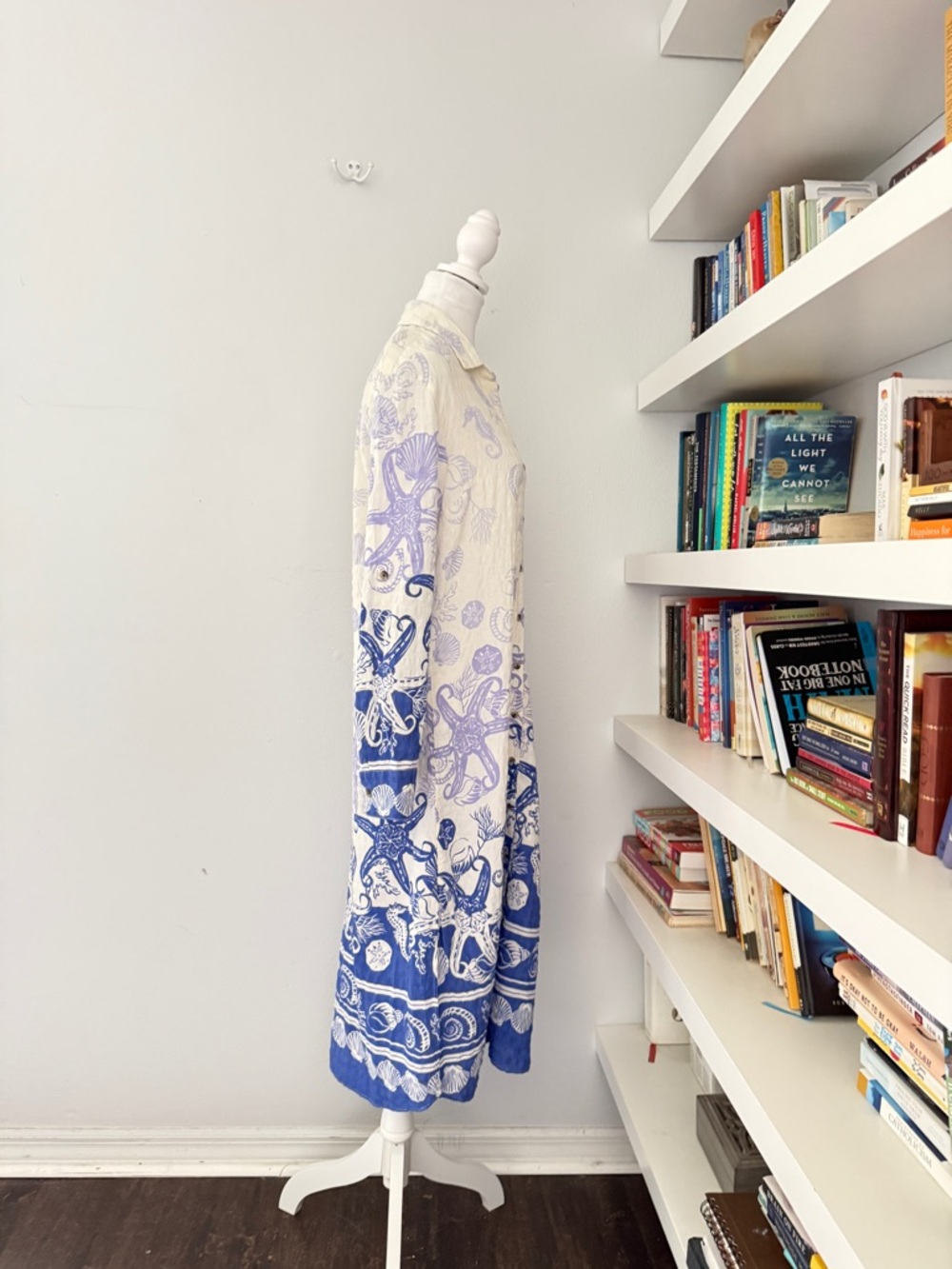 By Anthropologie Shell-Print Button Front Dress in White and Light Blue Small - Picture 8 of 13